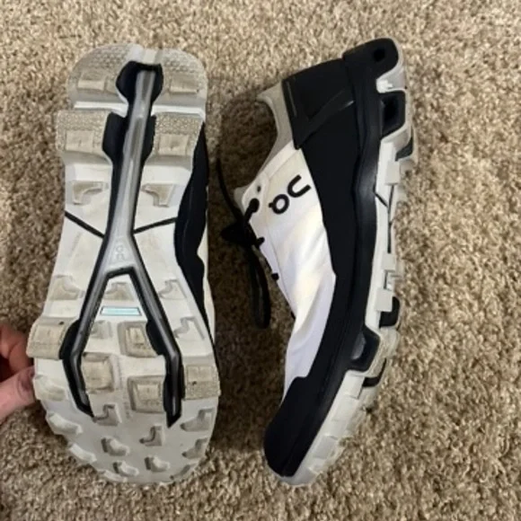 On Running Women’s Black and White Athletic Shoes - Picture 5 of 6